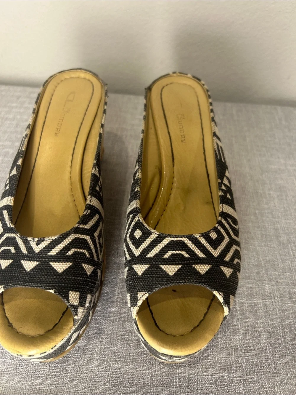 Laundry By Shelli Segal Black & Cream Geometric Wedge Mules